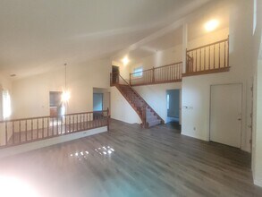 2082 University Park Dr in Sacramento, CA - Building Photo - Building Photo