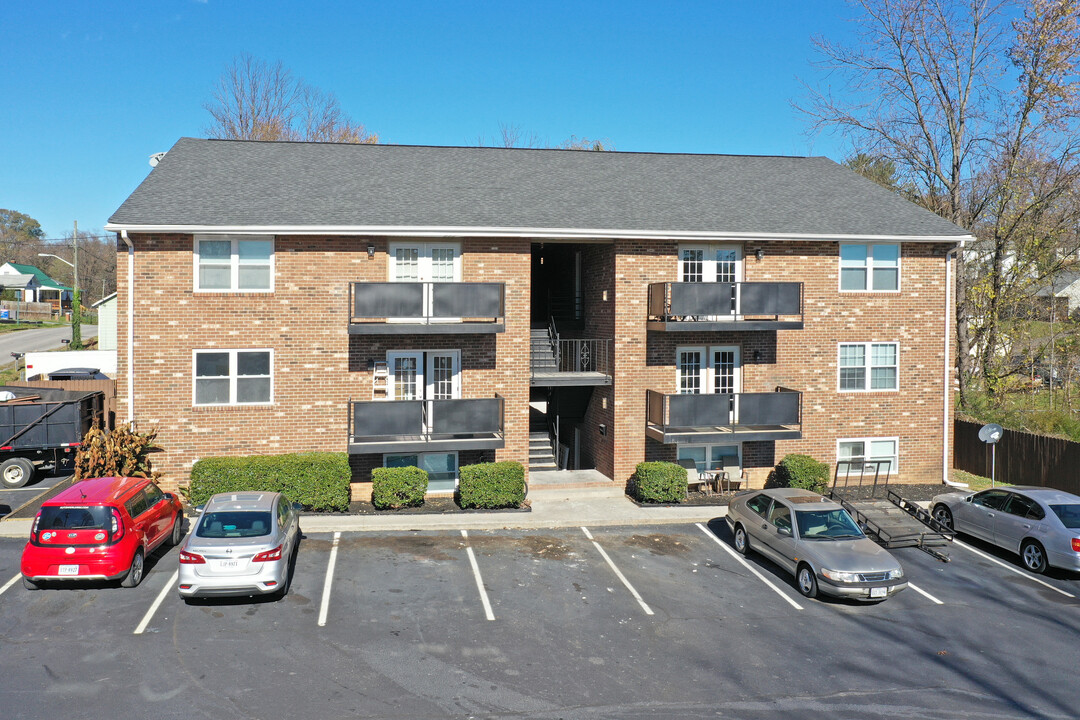 Starrview Homes in Vinton, VA - Building Photo