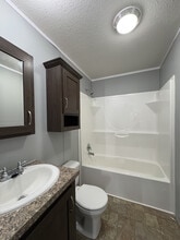 67 W Manor St in Oxford, MI - Foto de edificio - Building Photo