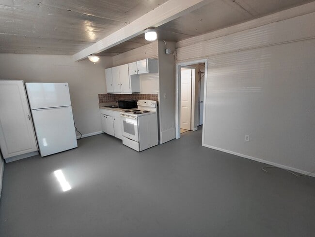 2170-2172 Davis Court, Unit 2170 Davis Court in Ft. Myers, FL - Building Photo - Building Photo