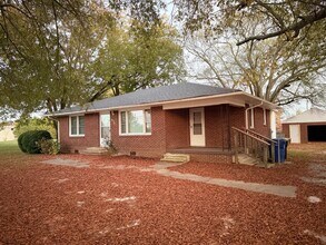 929 E Haggard Ave in Elon, NC - Building Photo - Building Photo