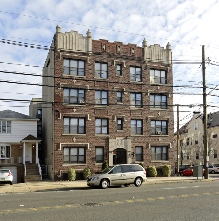 900-902 Avenue C in Bayonne, NJ - Building Photo