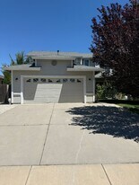 1080 Crosswater Dr in Reno, NV - Building Photo