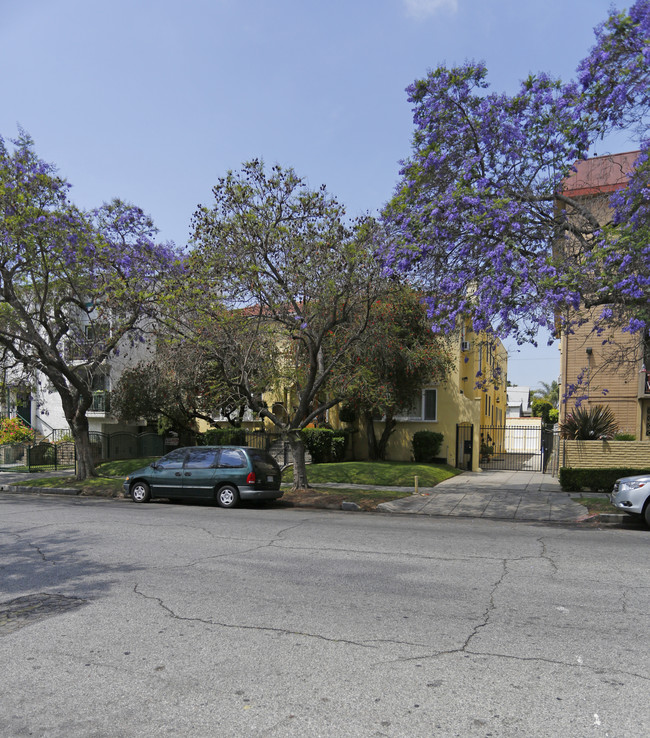 249 S Manhattan Pl in Los Angeles, CA - Building Photo - Building Photo