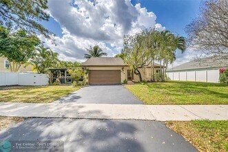 379 NW 38th Way in Deerfield Beach, FL - Building Photo - Building Photo