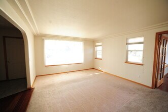 1572 Cimarron Ave in Richland, WA - Building Photo - Building Photo