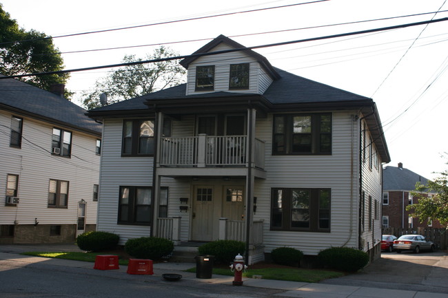 201-203 Sycamore St in Watertown, MA - Foto de edificio - Building Photo