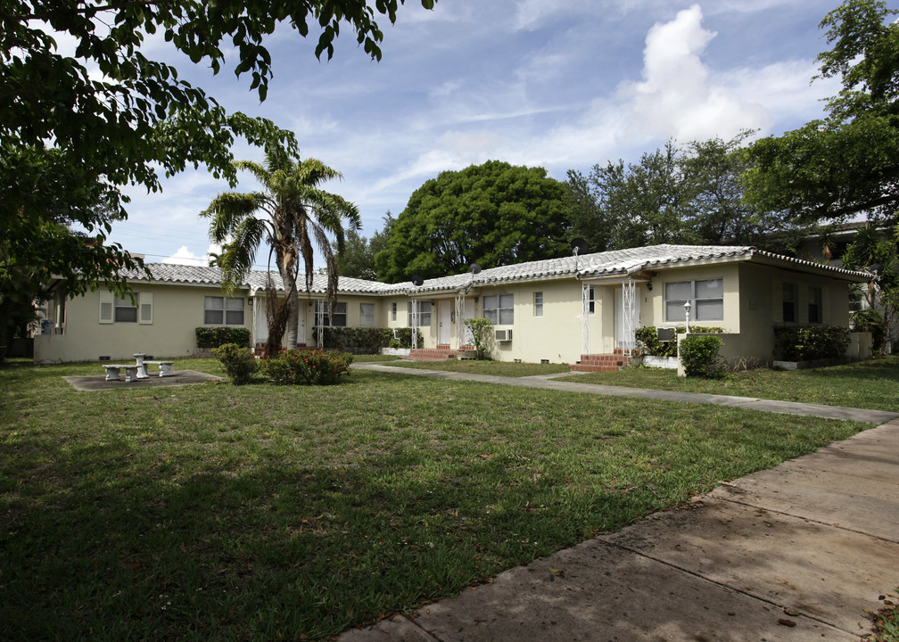 20 Antilla Ave in Coral Gables, FL - Foto de edificio