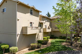 1 Frisbie St in Vallejo, CA - Foto de edificio - Building Photo