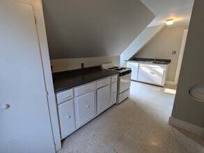 56 Rackleff St, Unit 3 in Portland, ME - Building Photo - Building Photo