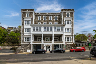75 S Main St in Phillipsburg, NJ - Foto de edificio - Building Photo