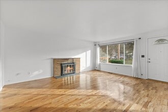 5561 16th Ave S in Seattle, WA - Building Photo - Building Photo