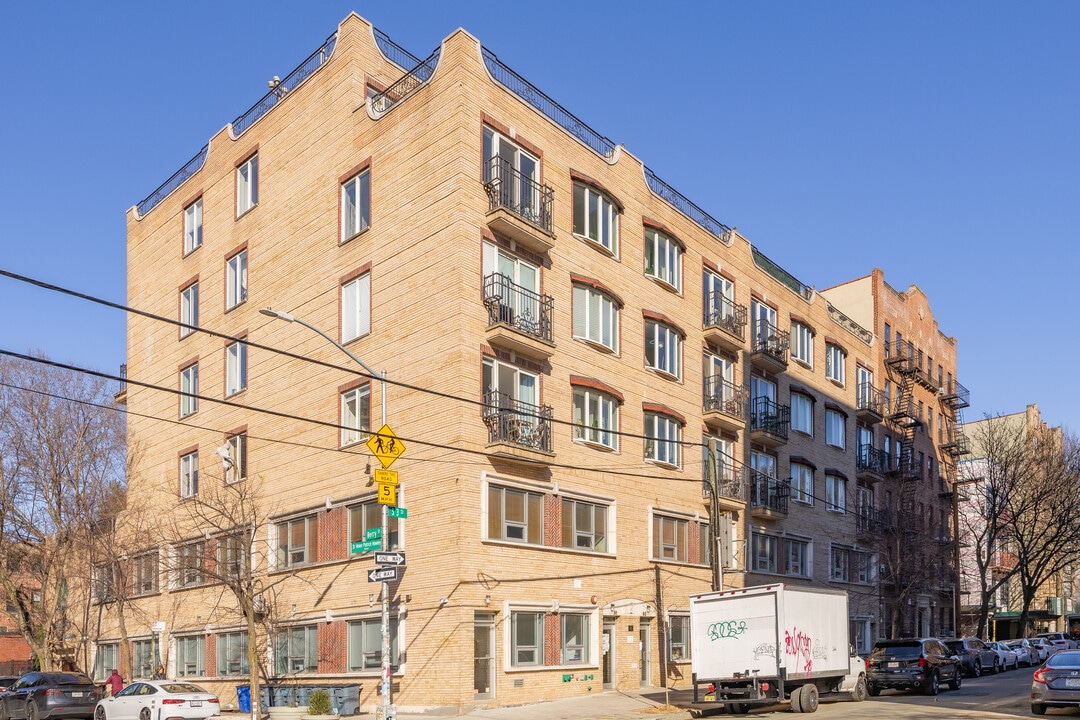 91-99 S 3rd St in Brooklyn, NY - Building Photo