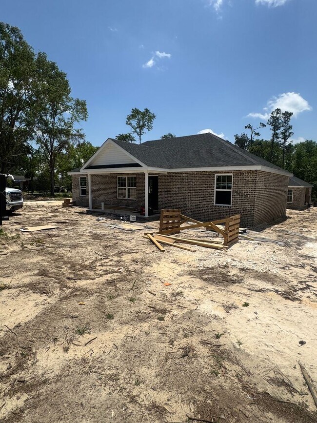 1085 Hughes St in Soperton, GA - Building Photo - Building Photo