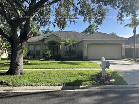 1613 Loriana St in Brandon, FL - Building Photo