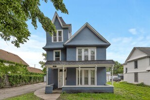 922-18 1/2 18 1/2 Ave NE in Minneapolis, MN - Building Photo