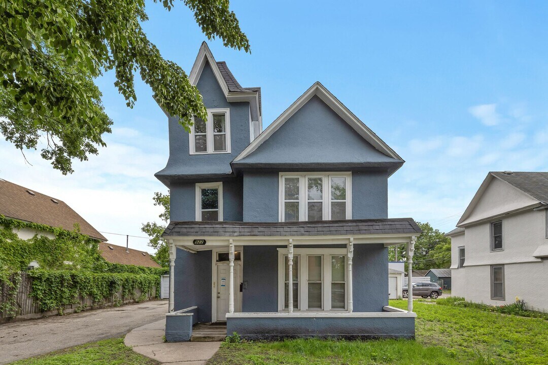 922-18 1/2 18 1/2 Ave NE in Minneapolis, MN - Building Photo