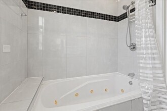 3268 W Fullerton Ave, Unit 2 in Chicago, IL - Building Photo - Building Photo