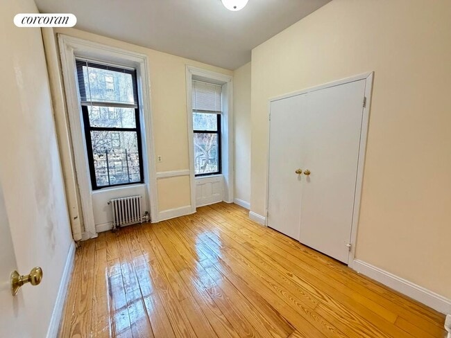 property at 424 E 83rd St