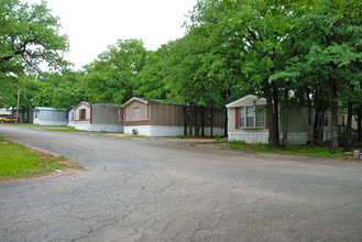 Thousand Oaks Mobile Home Park in Mansfield, TX - Building Photo - Building Photo