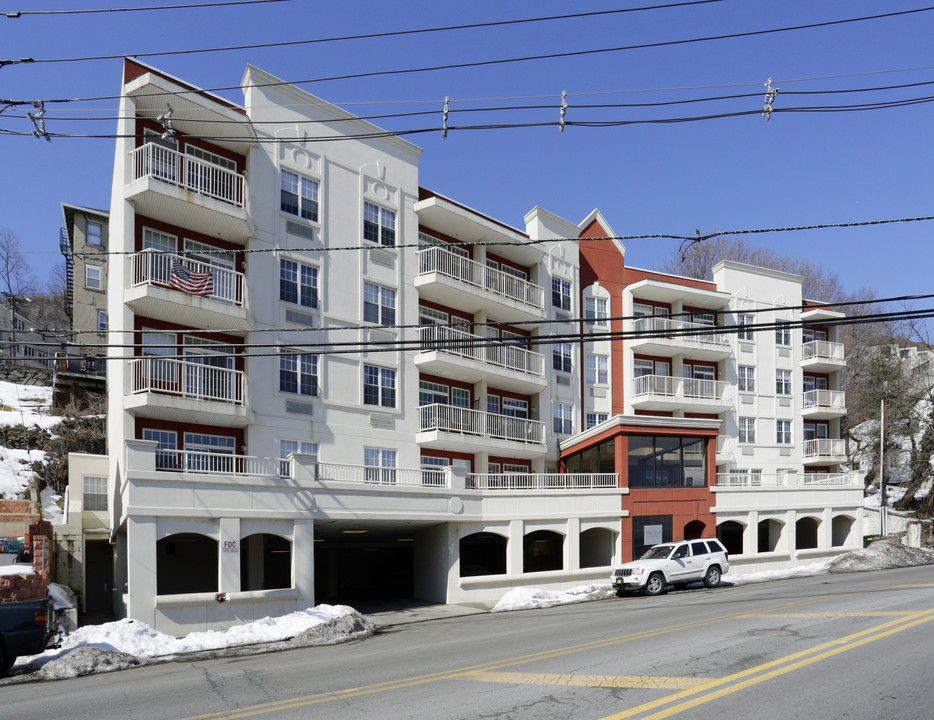 The Park House in Edgewater, NJ - Building Photo