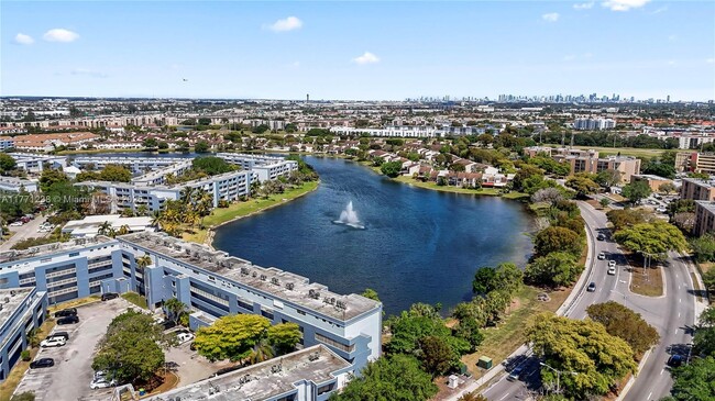 9340 Fontainebleau Blvd, Unit W503 in Miami, FL - Foto de edificio - Building Photo