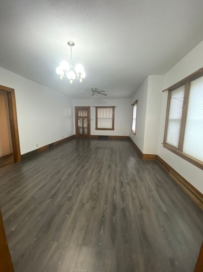 905 Baltimore St in Waterloo, IA - Building Photo - Building Photo