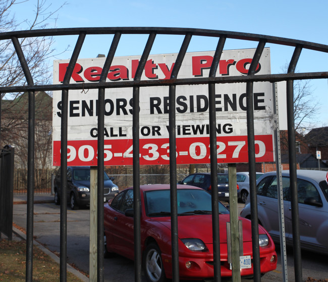 St George's Ukrainian Seniors Residence in Oshawa, ON - Building Photo - Building Photo