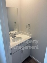 47 Brookbay Way in Sacramento, CA - Building Photo - Building Photo