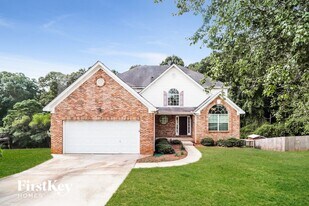 592 Howell Dr in Locust Grove, GA - Building Photo