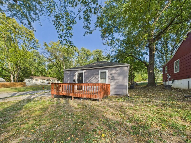 1901 S Ash Ave in Independence, MO - Building Photo