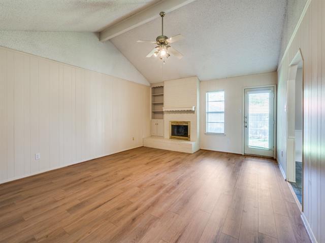 2121 Northglen Dr in Hurst, TX - Foto de edificio - Building Photo