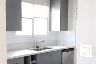 4212 Degnan Blvd, Unit 4212 in Los Angeles, CA - Building Photo - Building Photo