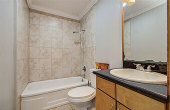 6830 New York St in Houston, TX - Building Photo - Building Photo