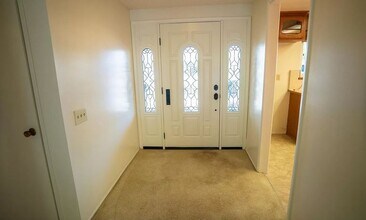 12642 Olympia Way in Santa Ana, CA - Foto de edificio - Building Photo