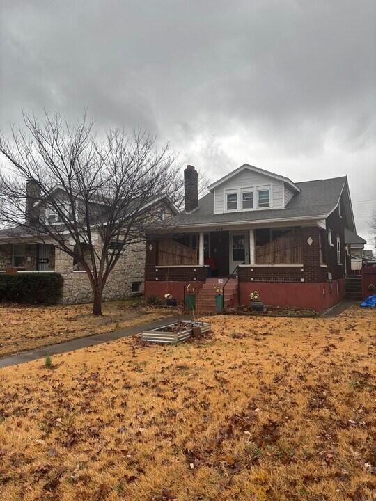 554 Eastern Pky, Unit #2 in Louisville, KY - Foto de edificio