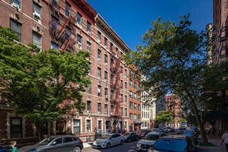 435 E 75th St in New York, NY - Building Photo - Building Photo