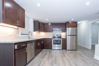 912 Crain St, Unit G in Evanston, IL - Foto de edificio - Building Photo