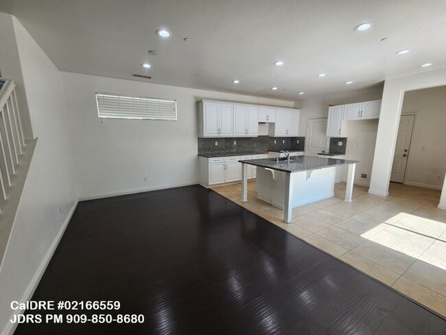 3185 S Hampton Way in Ontario, CA - Foto de edificio - Building Photo
