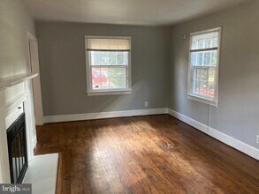 306 E Oak St in Alexandria, VA - Building Photo - Building Photo