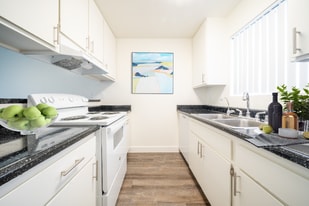 318 Smilax Rd, Unit 9 in San Marcos, CA - Building Photo