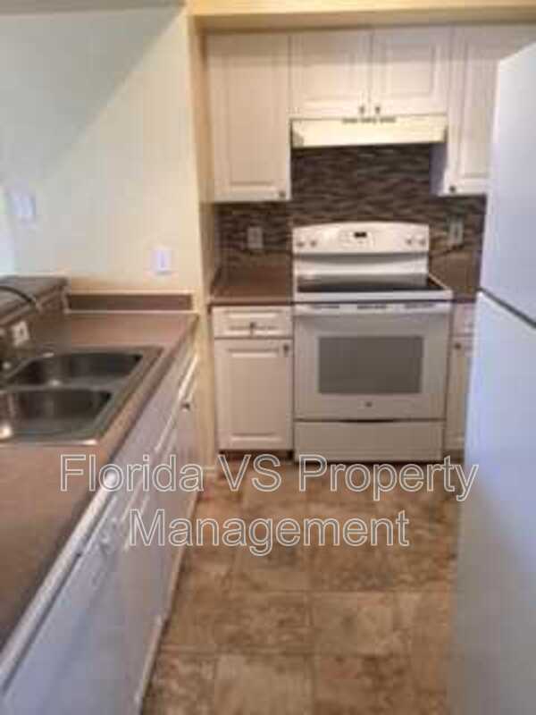 5144 City St in Orlando, FL - Foto de edificio - Building Photo