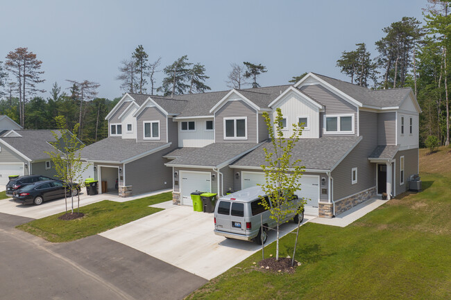 Evergreen Townhomes in Grand Rapids, MI - Foto de edificio - Building Photo