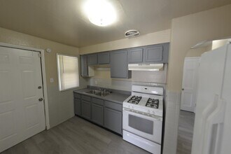 6317 Abbott Dr in Berkeley, MO - Building Photo - Building Photo