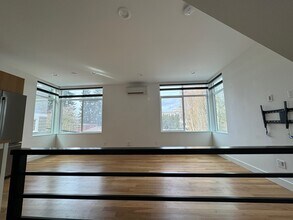 14 Etruria St, Unit B in Seattle, WA - Foto de edificio - Building Photo