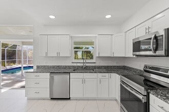 4485 Hansard Ave in North Port, FL - Foto de edificio - Building Photo