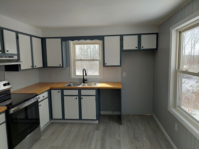 12 Airport Rd, Unit 5-4 in Fulton, NY - Foto de edificio - Building Photo