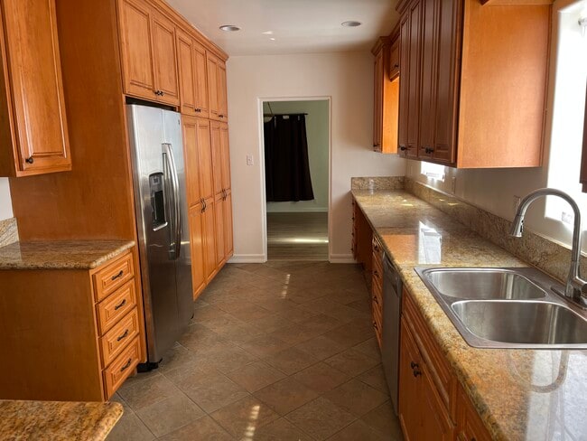 property at 1511 S Cochran Ave