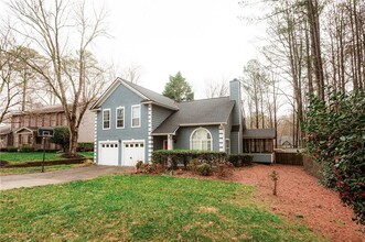 10945 Pinehigh Dr in Alpharetta, GA - Building Photo - Building Photo