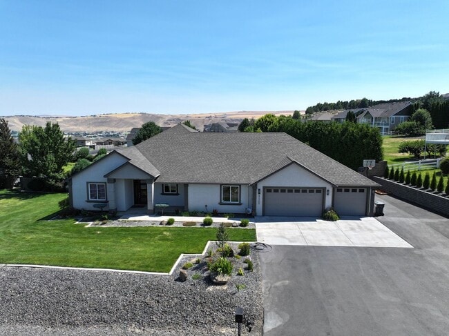property at 83309 Summit View Dr